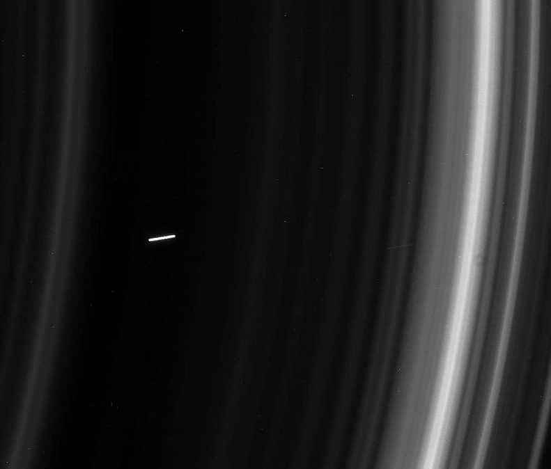 НЛО на Сатурне