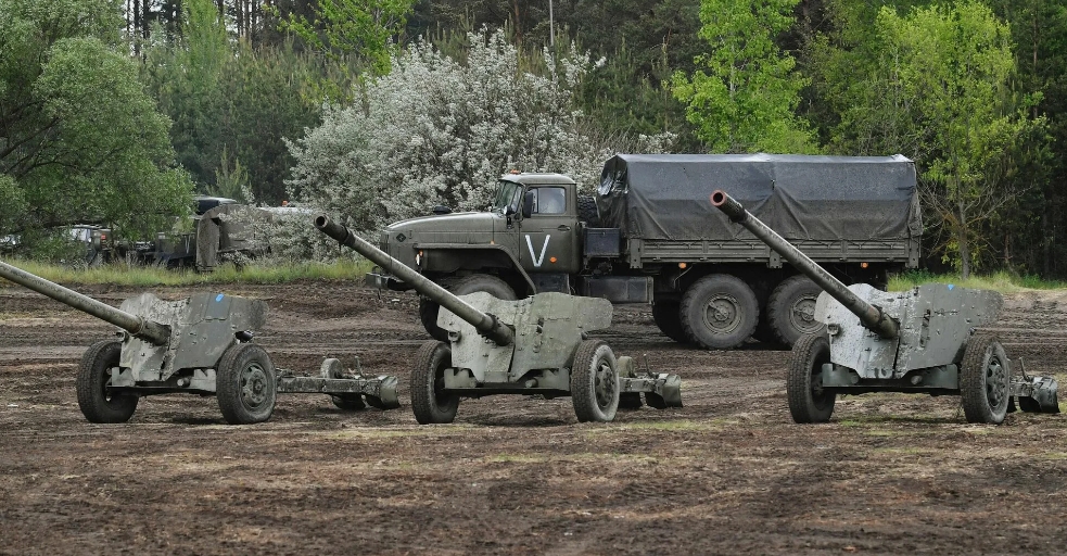 пушка МТ-12 Рапира в зоне СВО и автомобиль Урал-4320