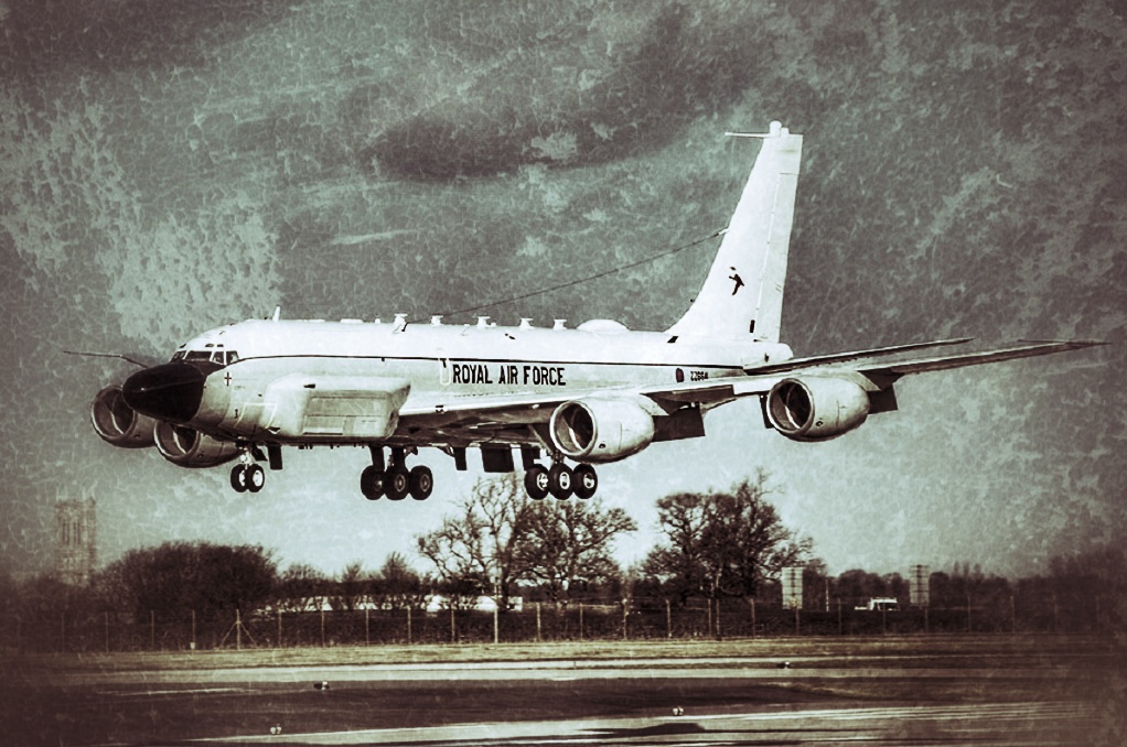 британский самолет-разведчик RC-135W Rivet Joint