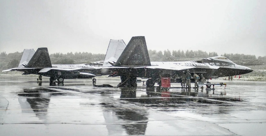 F-22 Raptor на военной базе Элмендорф-Ричардсон