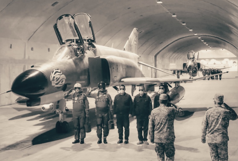  F-4 Phantom Ирана в подземном ангаре