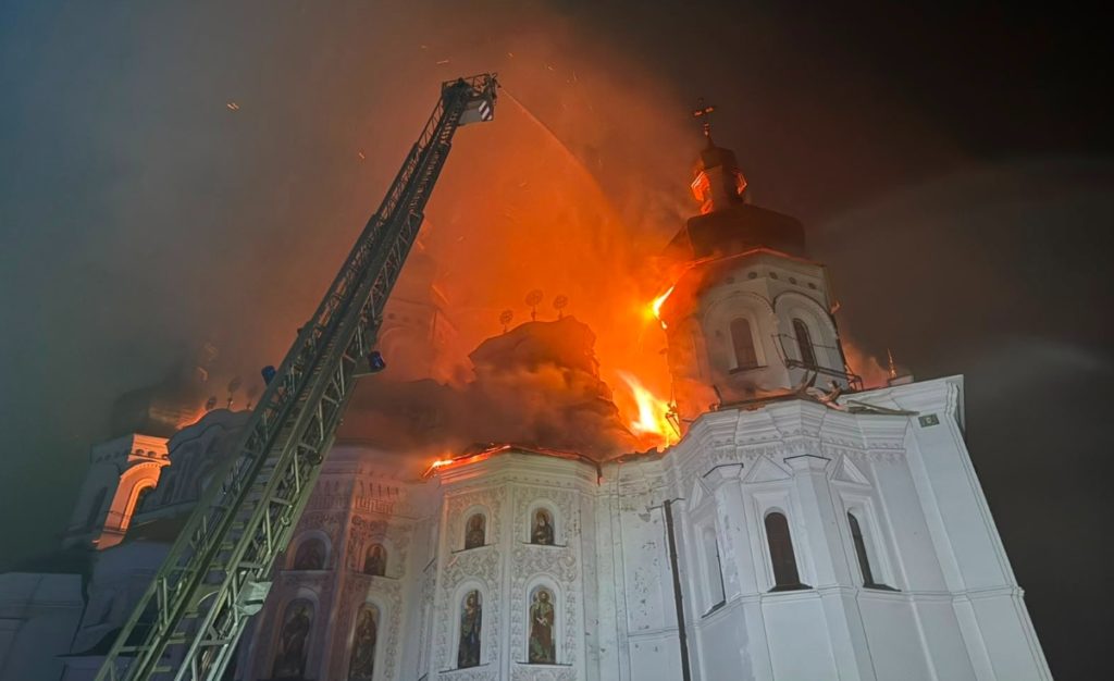 Возгорание на крыше Успенского собора 15 июня 2026 года.
