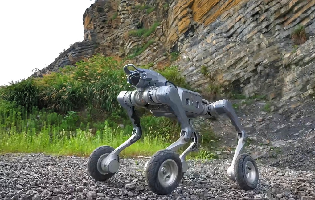 "Робот-волк" Super Athlete AS2-W о китайской компании Unitree Robotics.