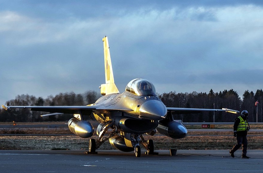 F-16 Fighting Falcon.