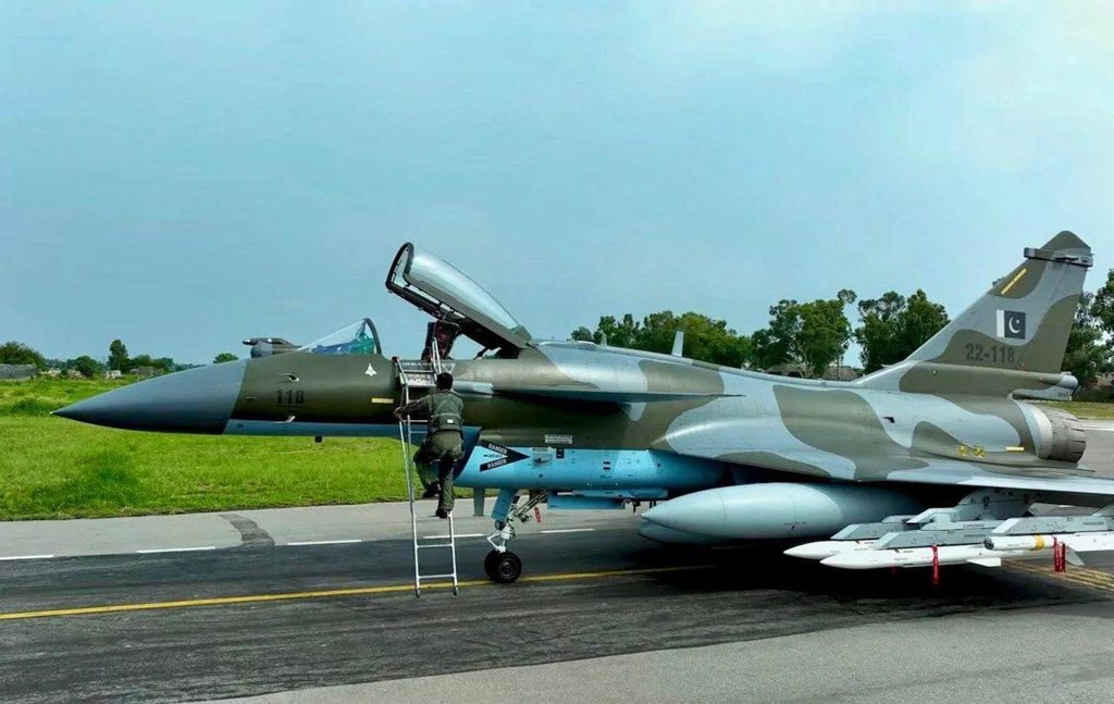 Chengdu J-10CE ВВС Пакистана (борт 22-118).