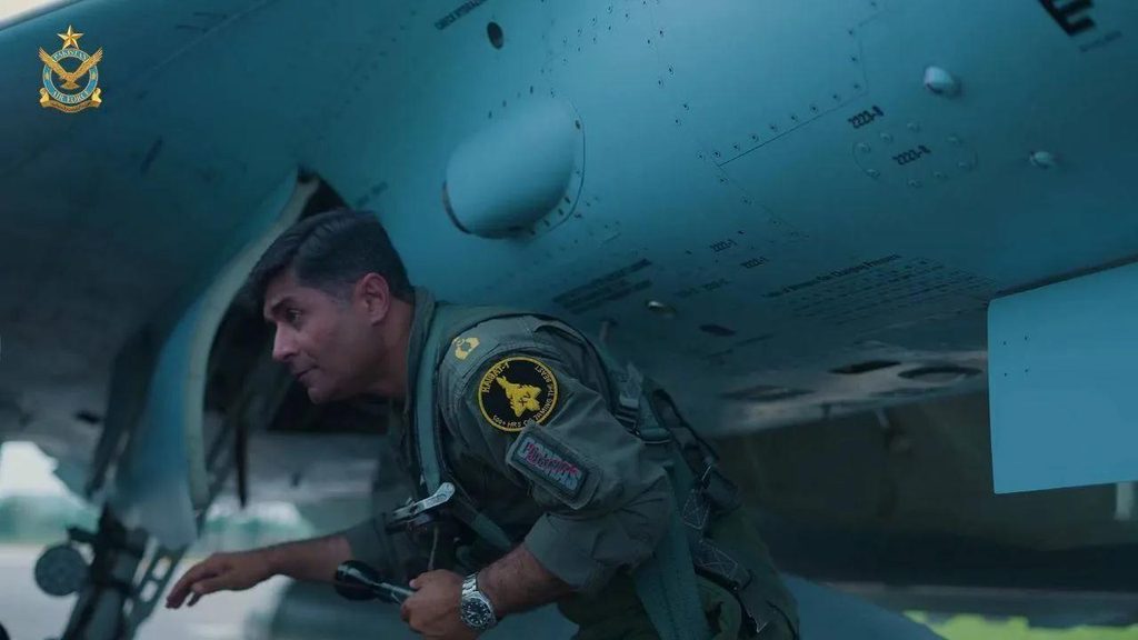 Пилот пакистанского истребителя Chengdu J-10CE который сбил французский самолет Rafale.