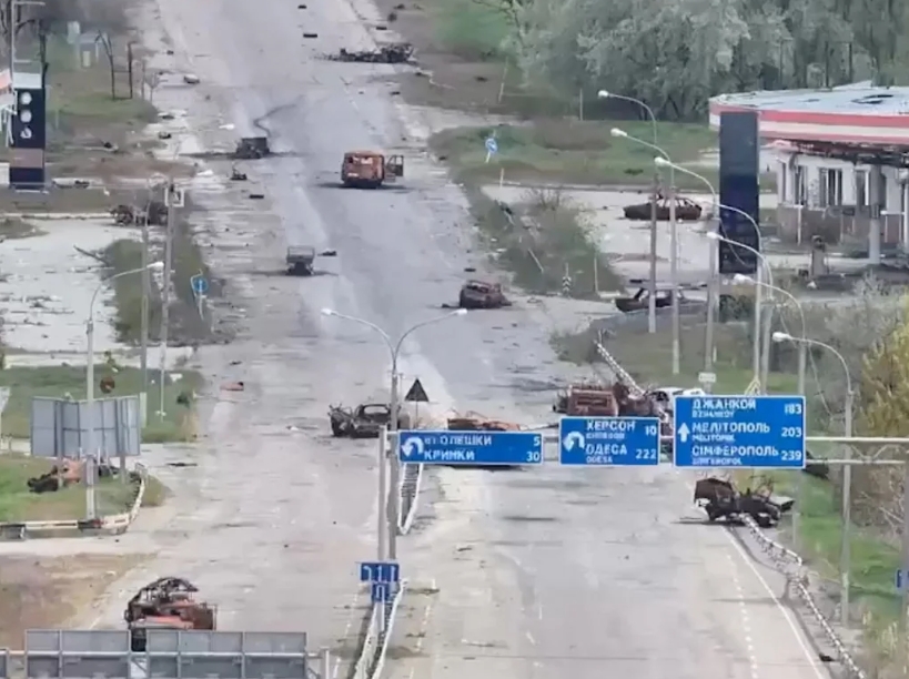 Трасса на выезде из города Алёшки.