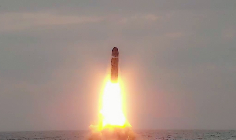Пуск баллистической ракеты M51.3 6 октября 2026 года их подводного положения.
