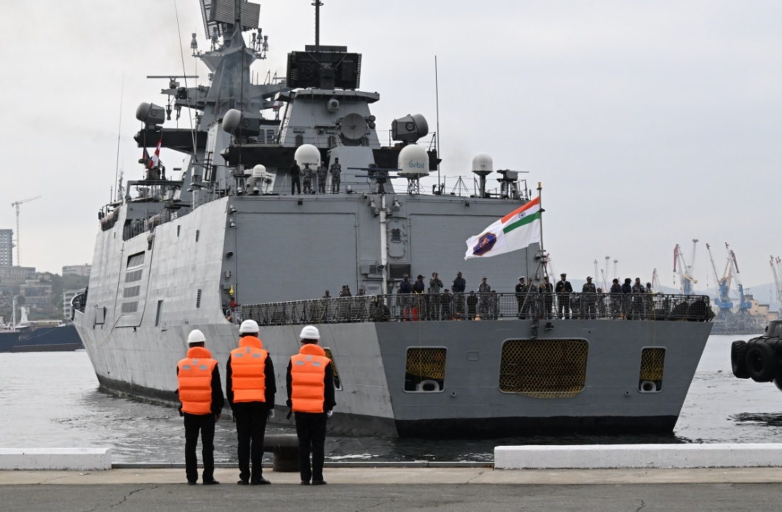 Учения ИНДРА-2026: фрегат Sahyadri ВМС Индии прибыл во Владивосток