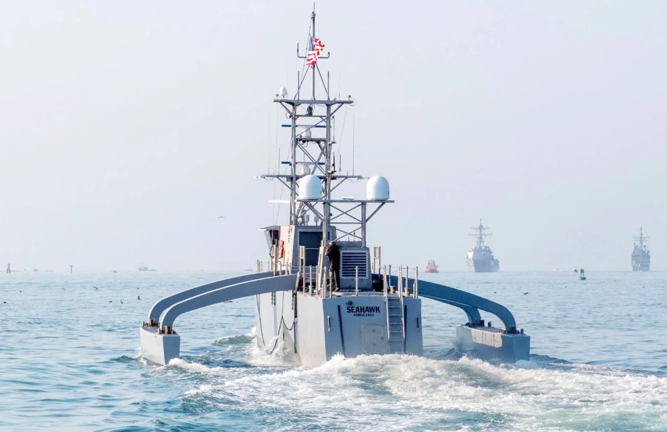 корабль-тримаран Seahawk.