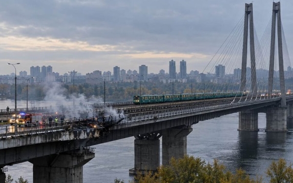 Удар по Южному мосту в Киеве 1 октября 2026 года.